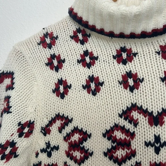 Classic Casuals Off White Sweater - Picture 3 of 6